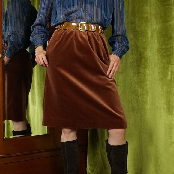 Vintage Dresses & Skirts - Vintage Brown Velvet A Line Skirt With Pockets